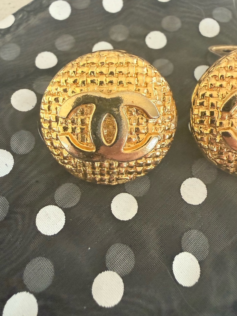 Vintage CHANEL Clip On Earrings - Picture 9 of 10